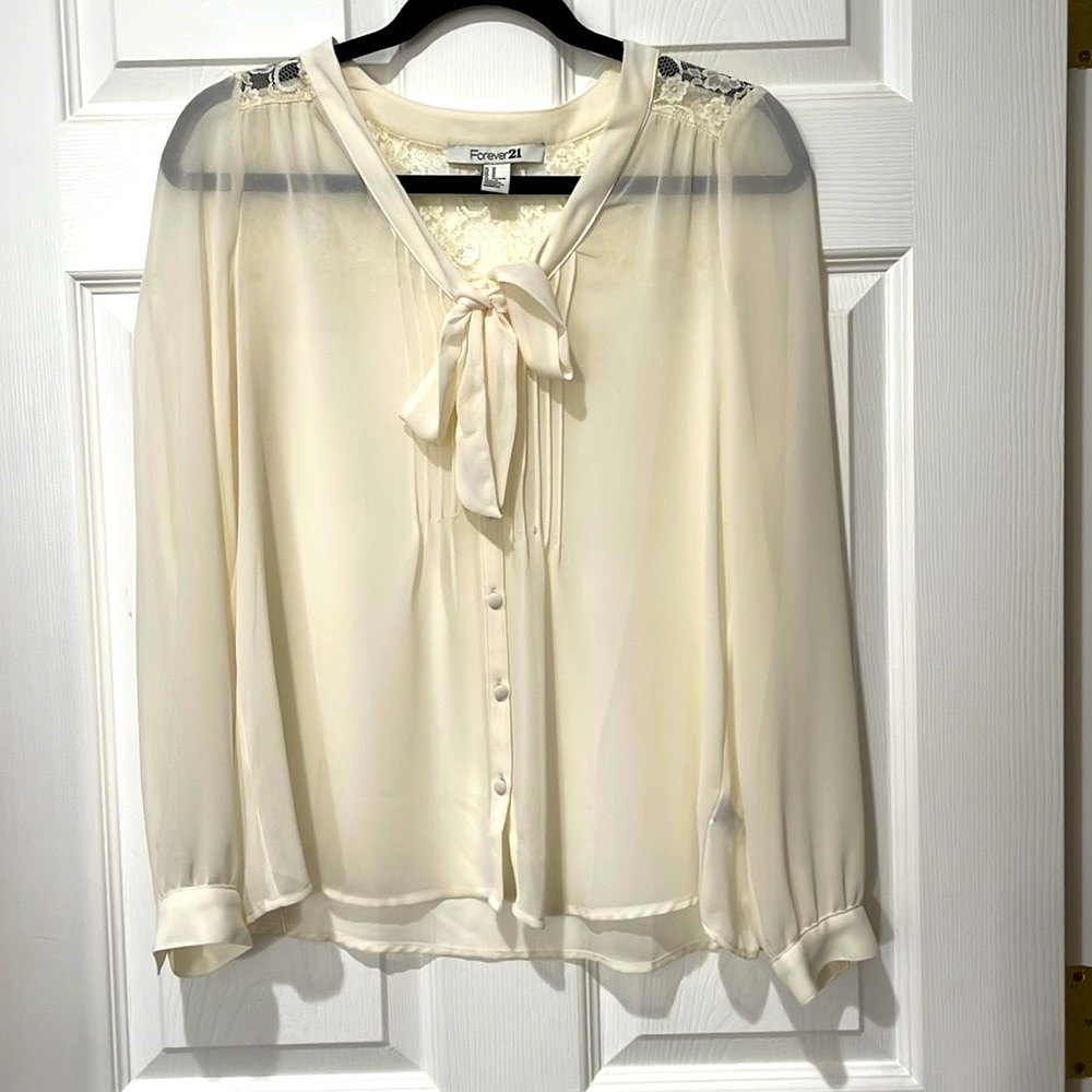 Forever 21 f21 lace blouse button